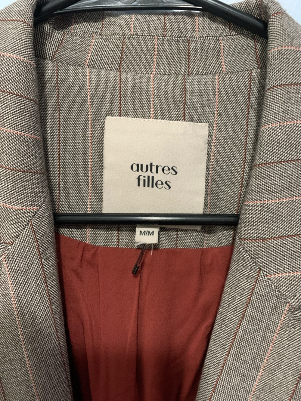 Autres filles NWOT gray tailored med blazer with a pink and burgundy pinstripe - Picture 3 of 8